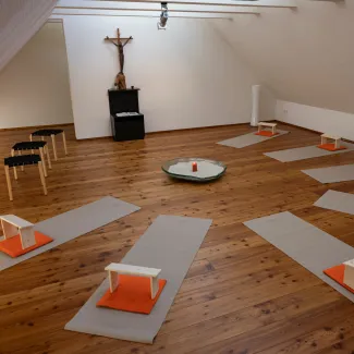 Die Journalistenschule ifp liegt zentral in München - Blick in den Meditationsraum