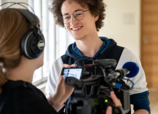 Videojournalismus gehört genauso zum Volontariat in christlichen Medien wie die journalistischen Grundlagen.